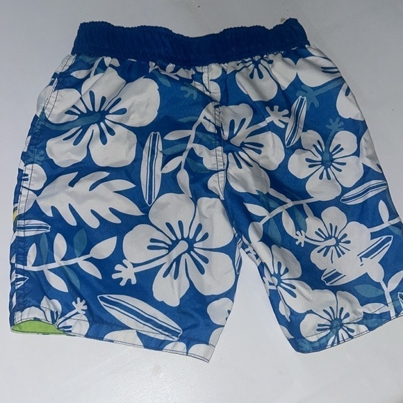 (#4) Gently used 2 boys size 4 water shorts - Picture 6 of 6